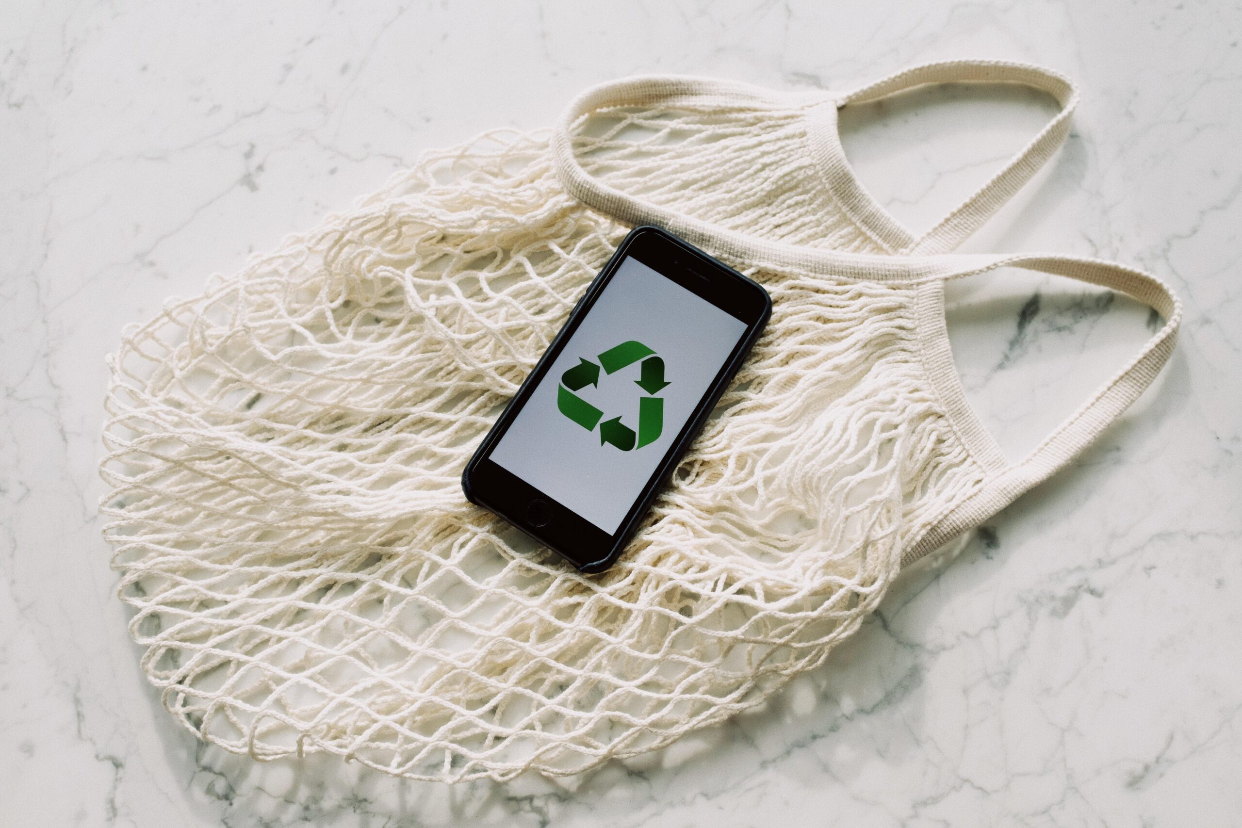 #RedLovesGreen: The Smartphone Eco Rating explained