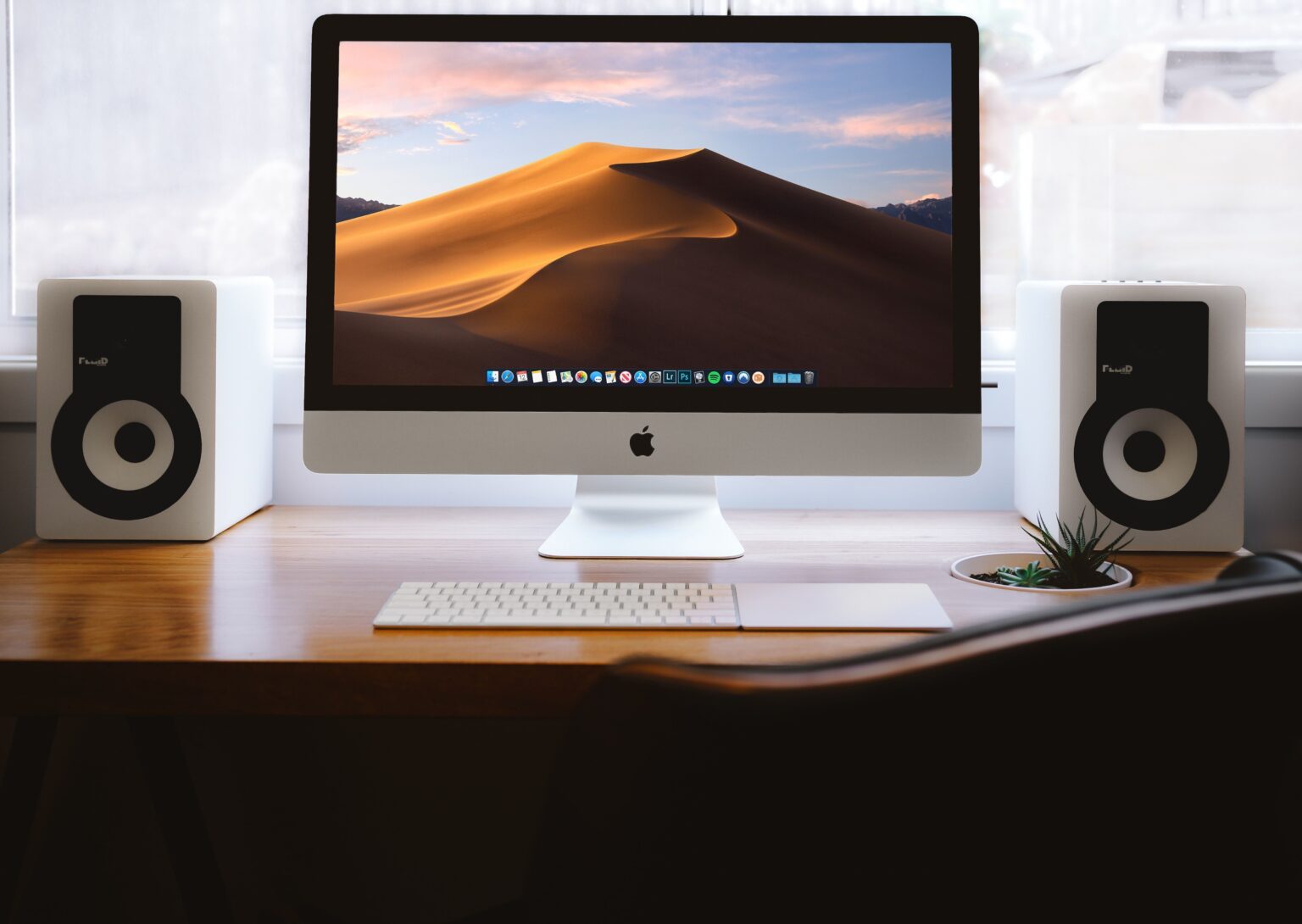 Clean desk, happy mind