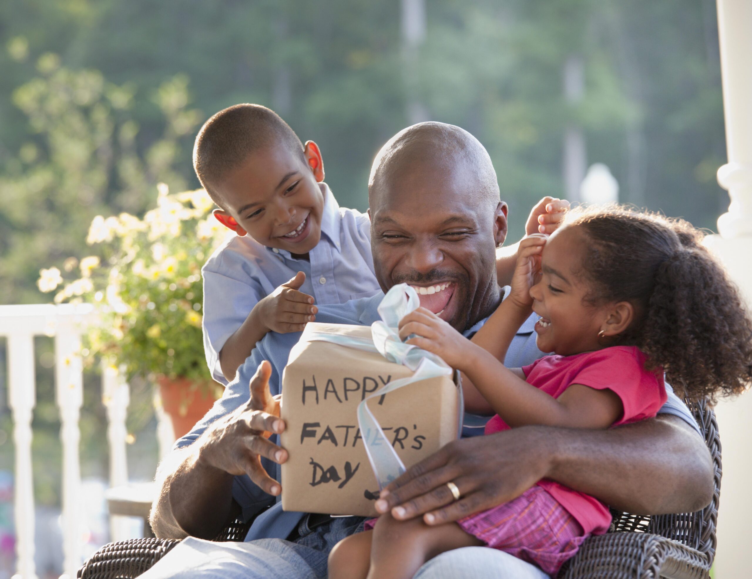 Make Your Tech-Savvy Dad Happy With These Gadgets This Father's Day